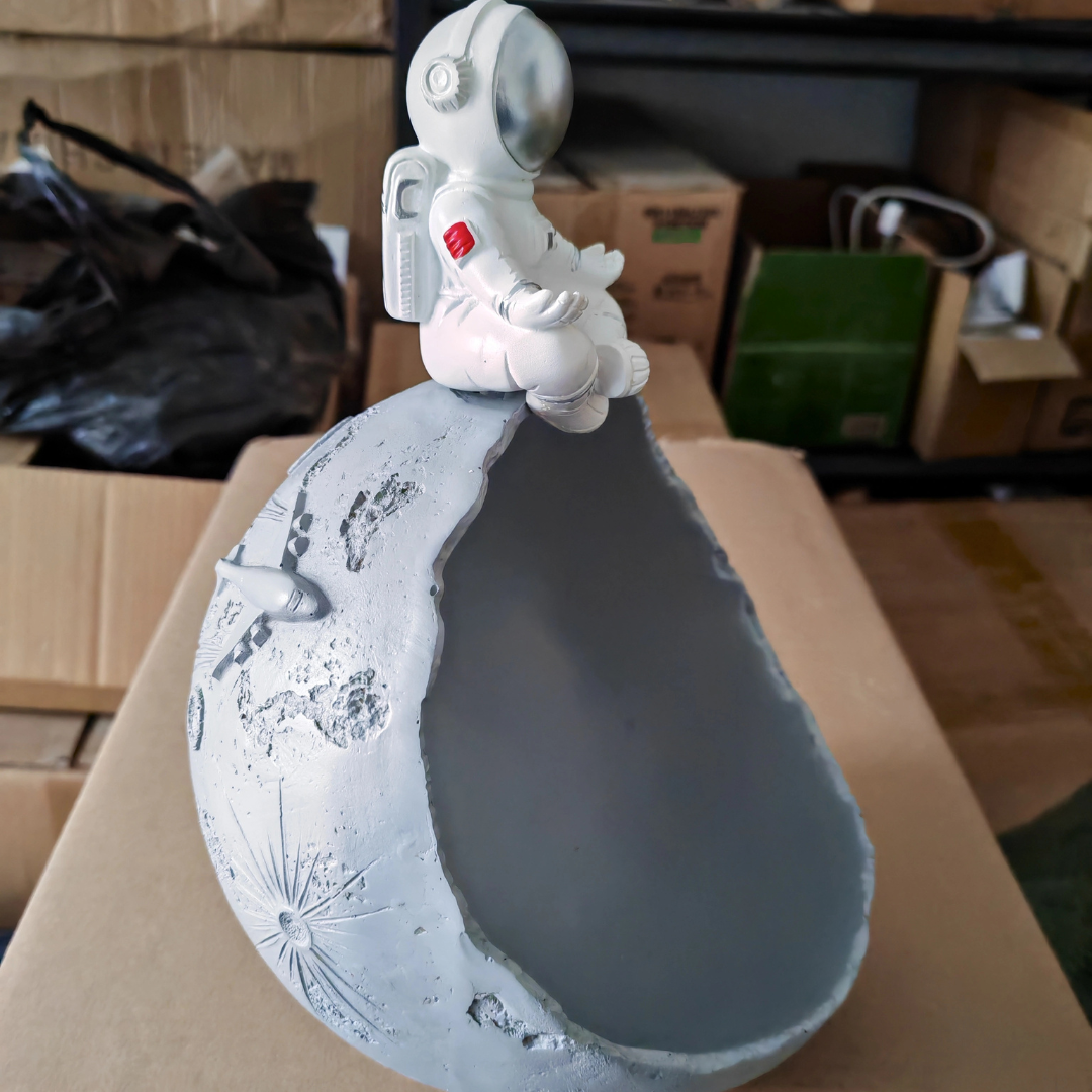 Astronaut storage desktop resin ornaments coffee table snack fruit plate storage box decoration