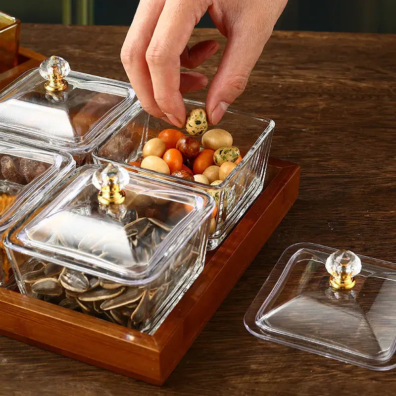 أطباق زجاجية شفافة/ذهبية مع صينية خشبية