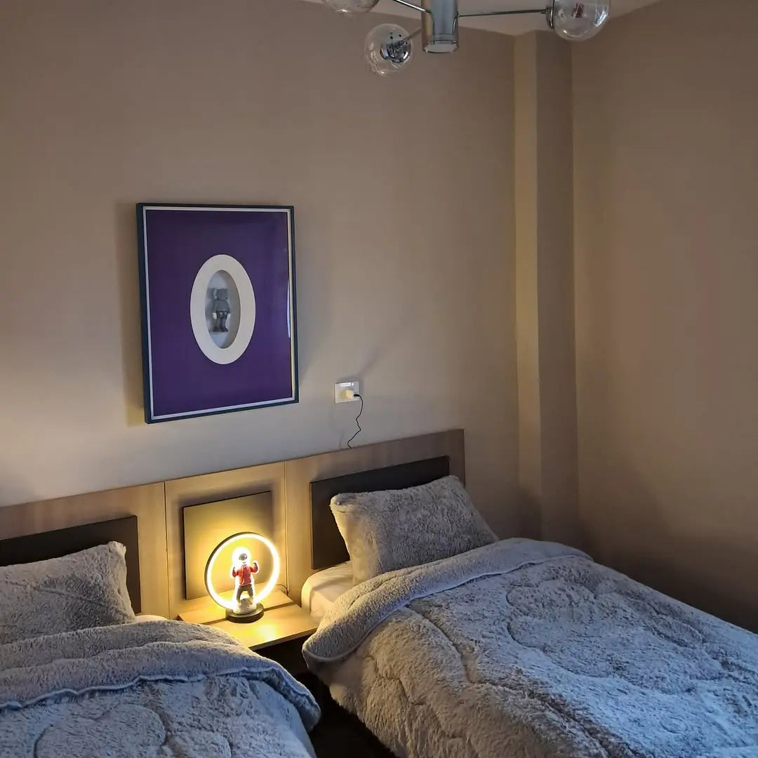 Resin Astronaut Figurines Table Lamp, Iron Base With USB Plug and Switch