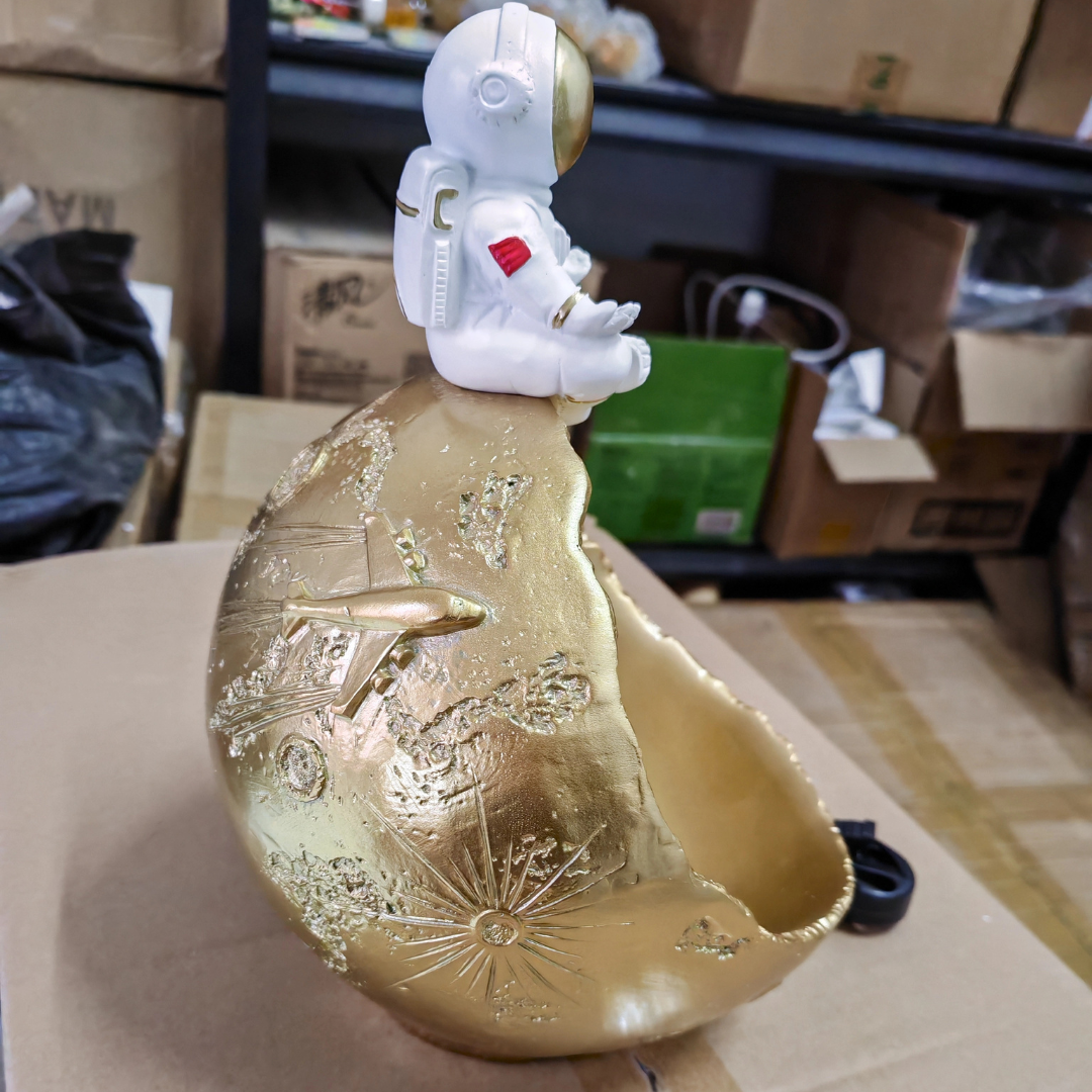 Astronaut storage desktop resin ornaments coffee table snack fruit plate storage box decoration