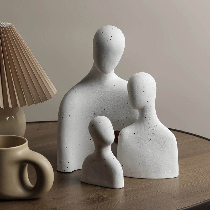 تماثيل لشخصيات الزوجين