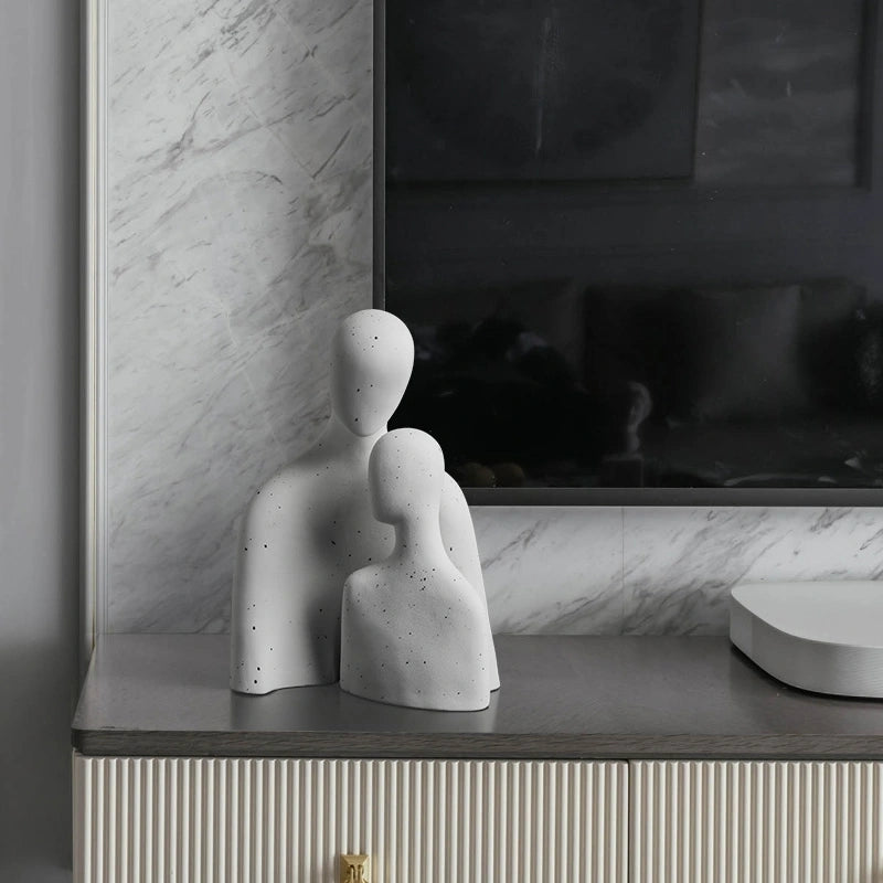 تماثيل لشخصيات الزوجين