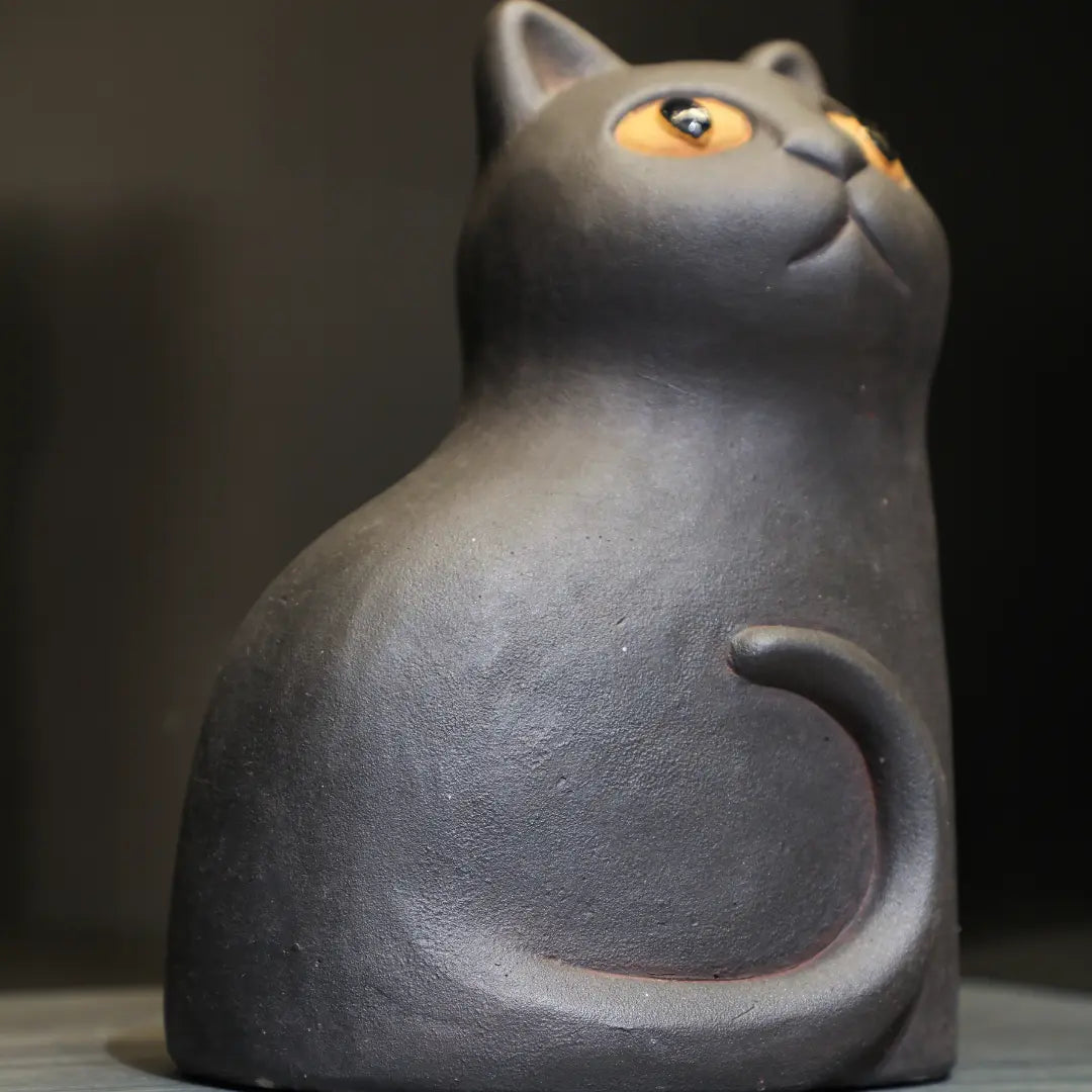 Big-Eyed Figurine – Whimsical Decorative Sculpture