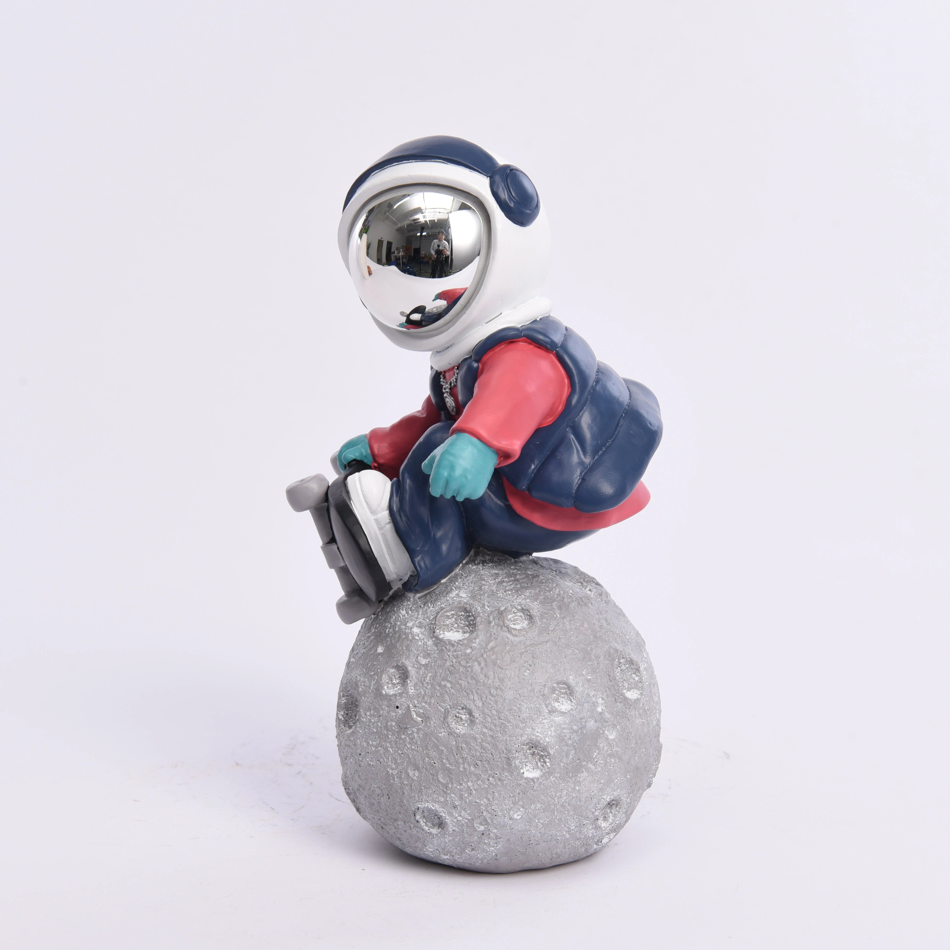 Skateboard Astronaut Figurines