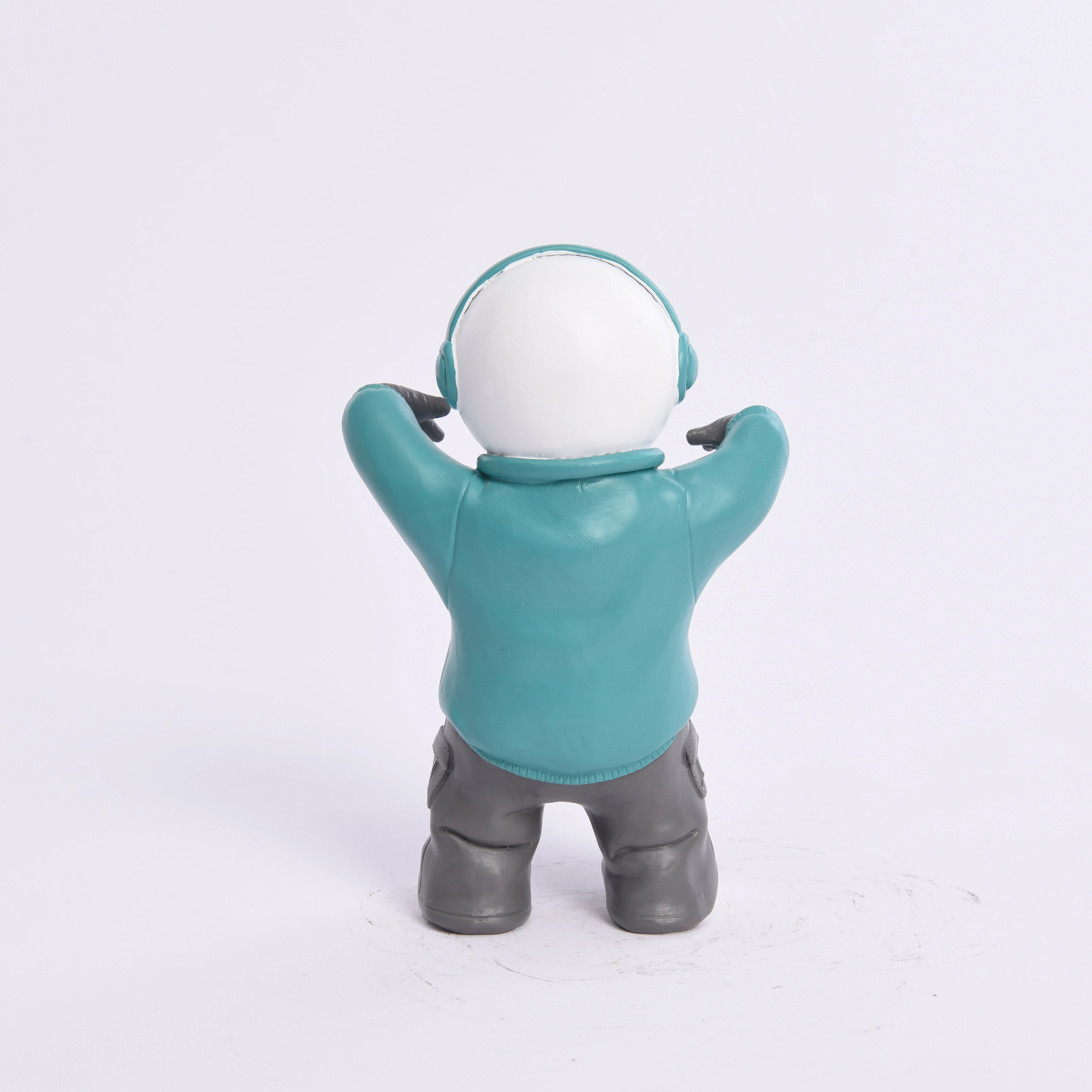 تماثيل رواد فضاء بحركة الوقوف على طراز الهيب هوب