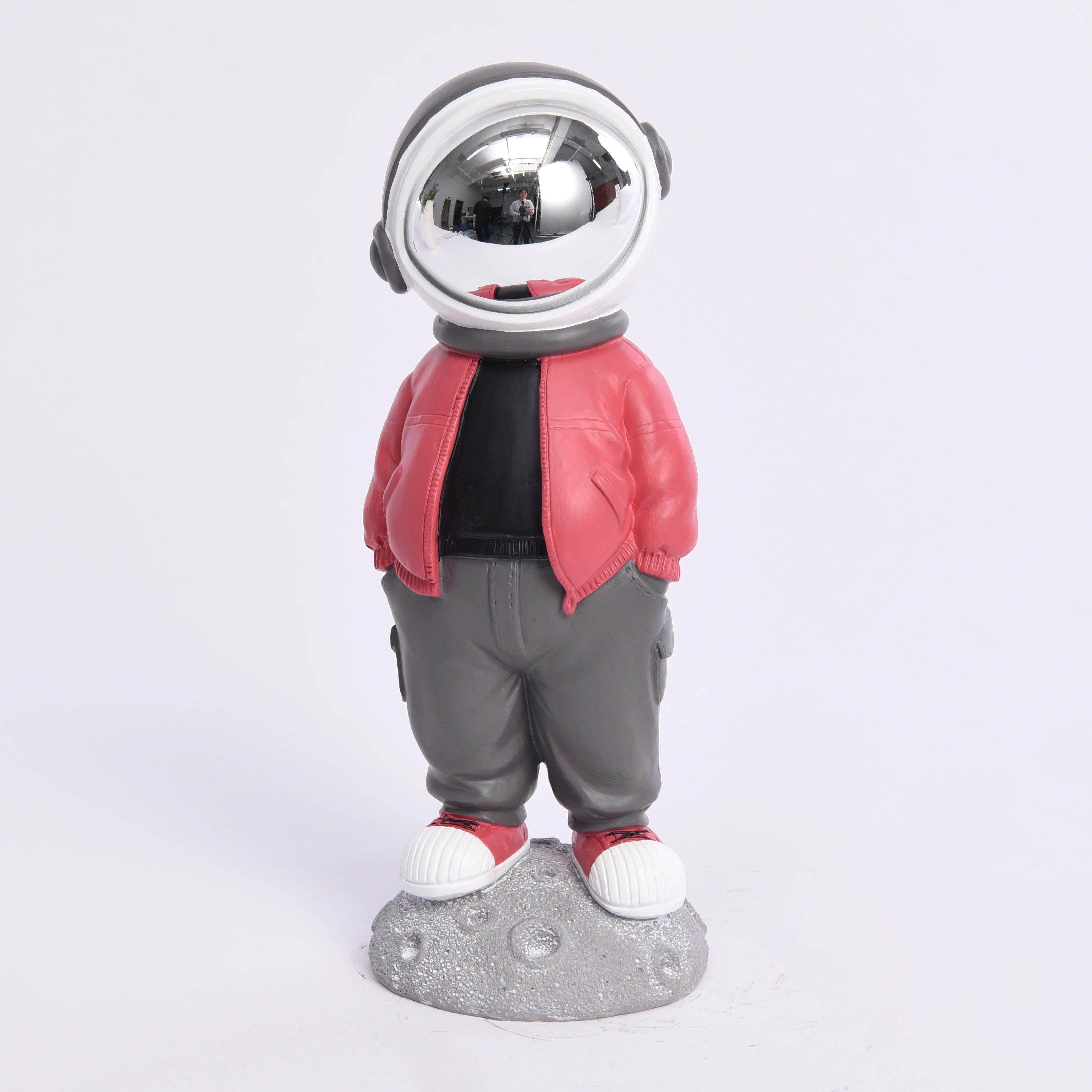 تماثيل صغيرة لرواد الفضاء من نوع الهيب هوب