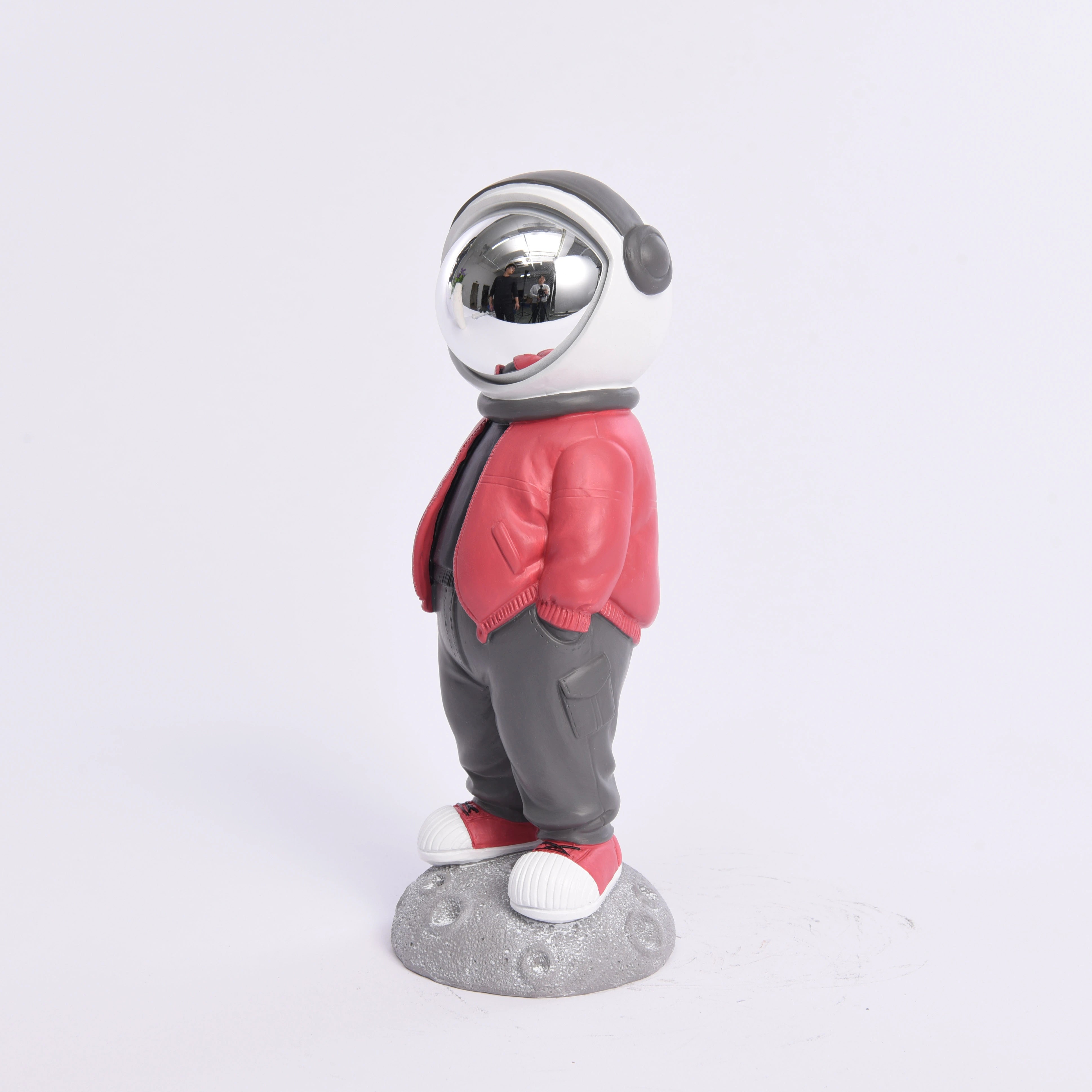 تماثيل صغيرة لرواد الفضاء من نوع الهيب هوب