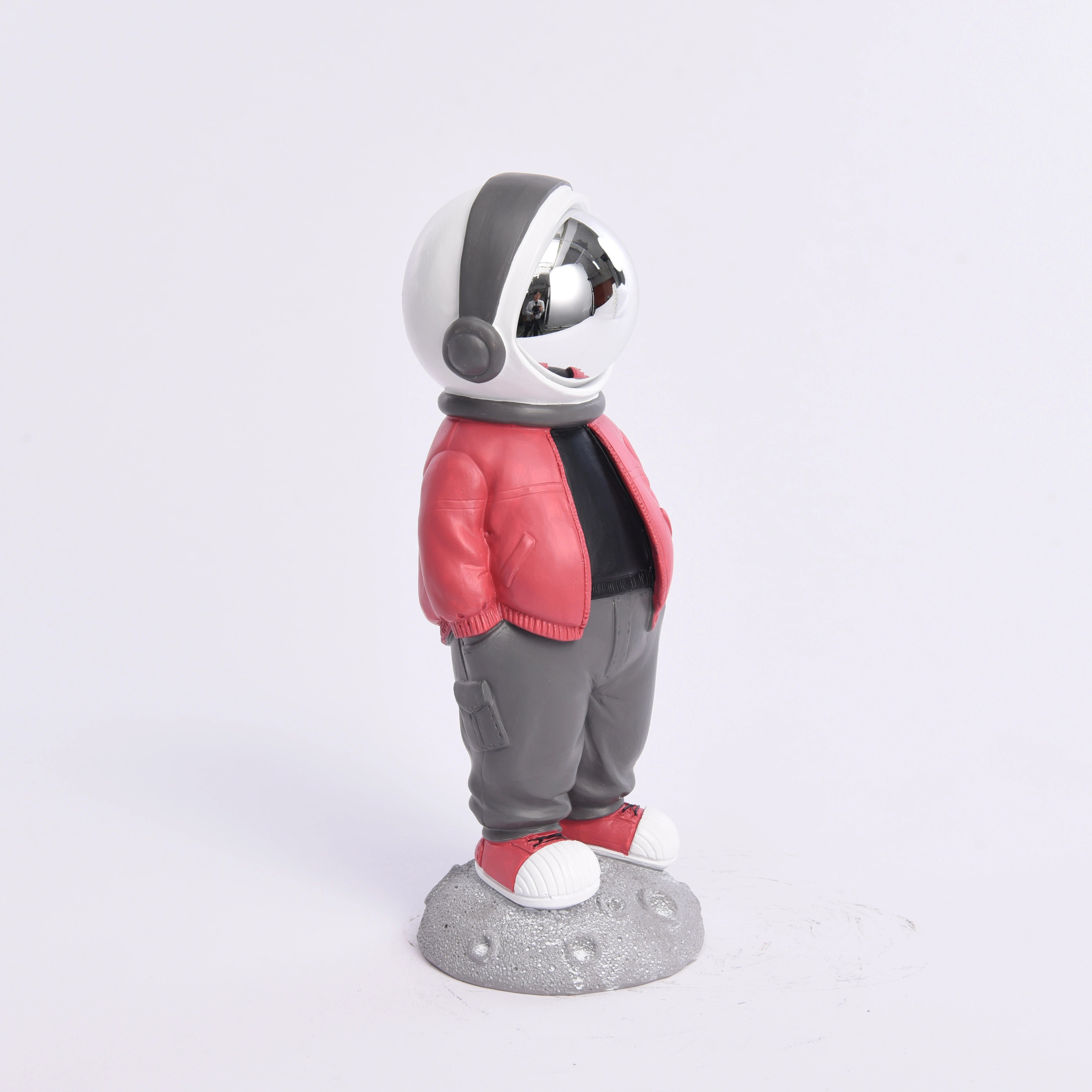 تماثيل صغيرة لرواد الفضاء من نوع الهيب هوب