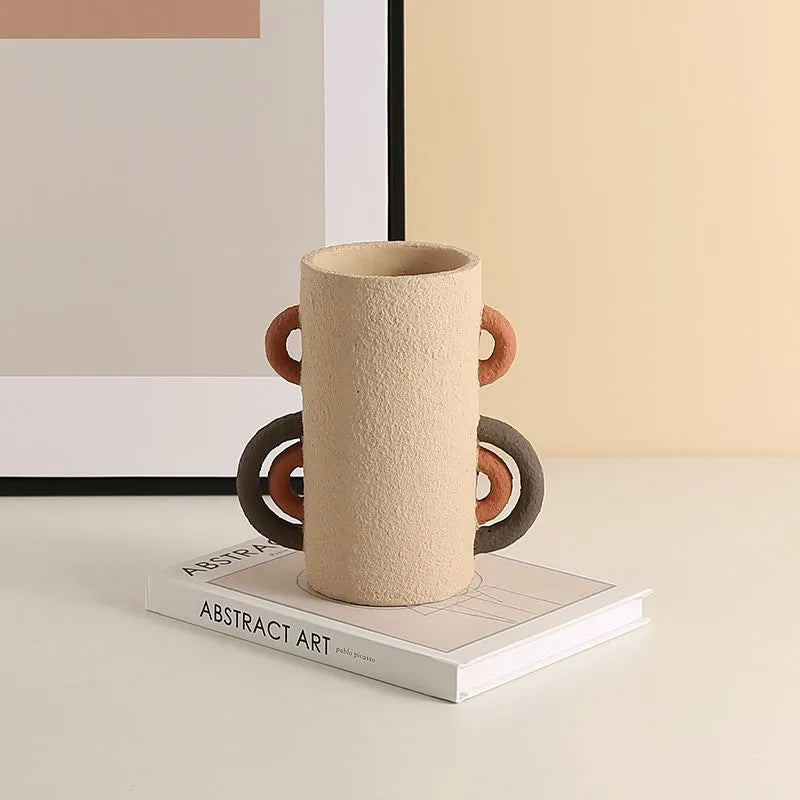 Geometric Sand-Textured Ring Vase – Artistic Flower Arrangement & Home Decor