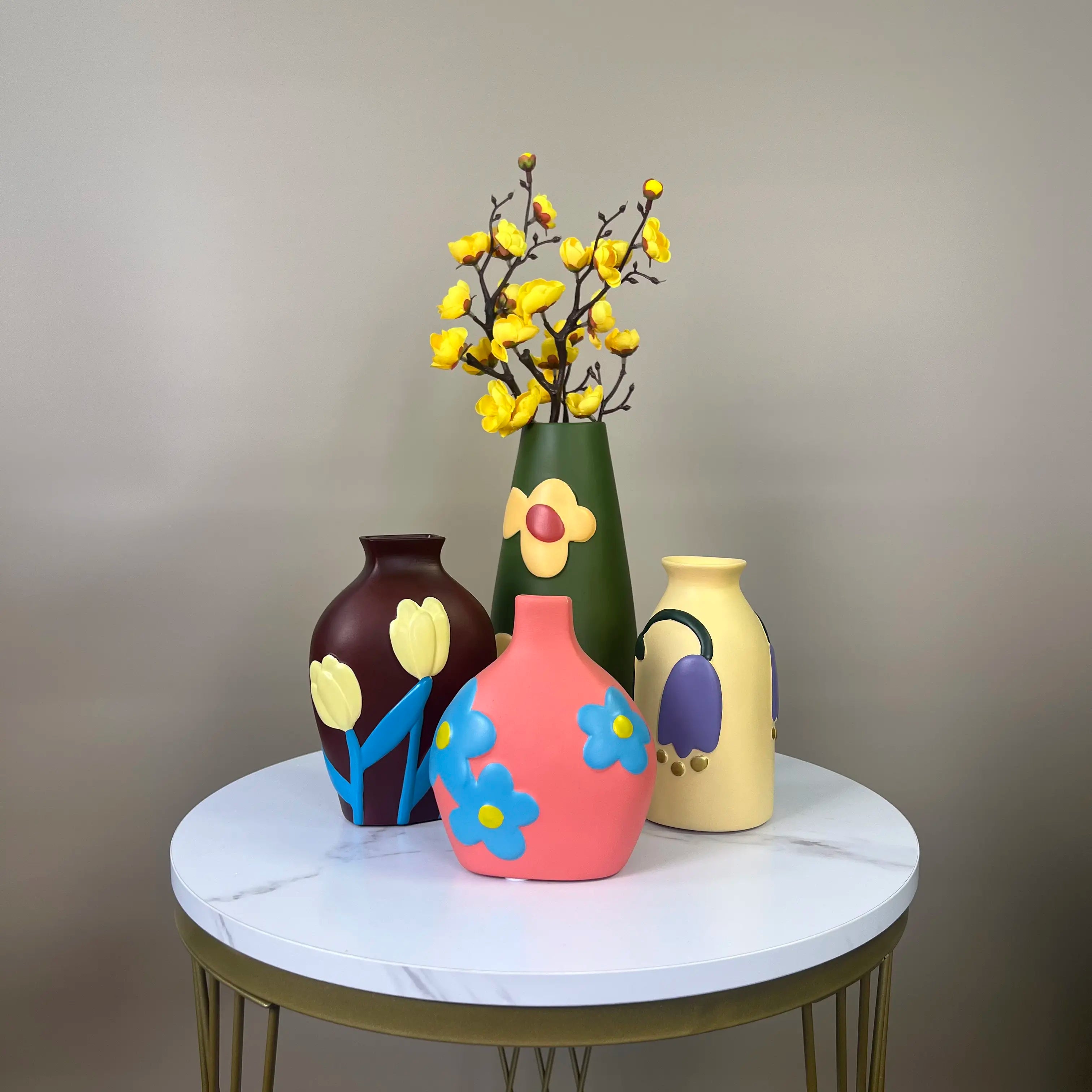 مزهرية زهرية مرسومة يدويا