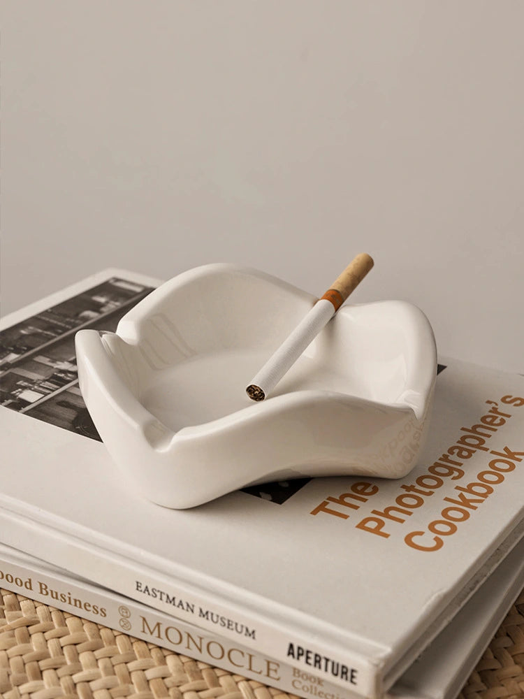 Luxury Ceramic Ashtray Ornaments Black and White