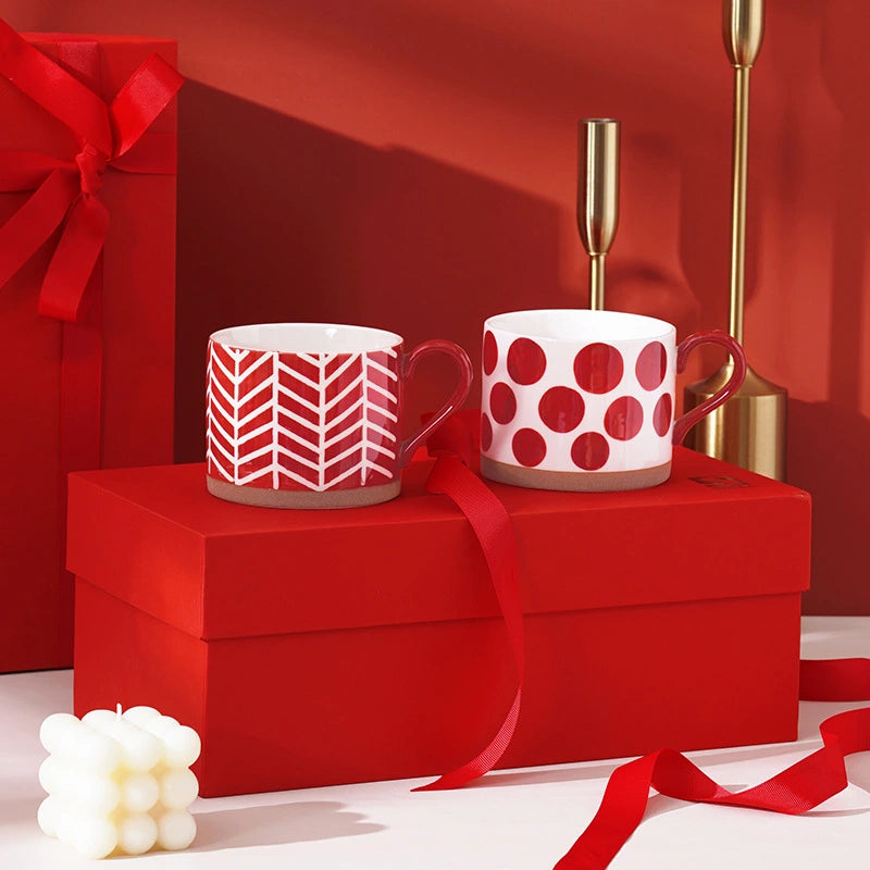 مجموعة أكواب سيراميك يابانية مرسومة يدويًا مع صندوق هدايا للزوجين