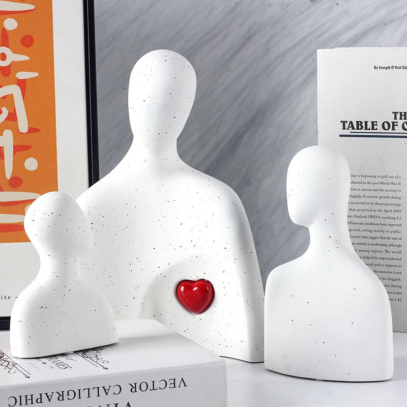 تماثيل لشخصيات الزوجين