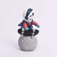 87CM Life-Size Skateboard Astronaut – Resin Spaceman Sculpture for Creative Indoor Decor