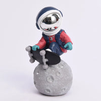 87CM Life-Size Skateboard Astronaut – Resin Spaceman Sculpture for Creative Indoor Decor
